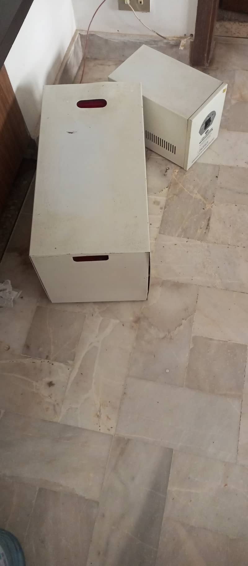 Italian brand ups , SLIGHTLY USED UPS . 4