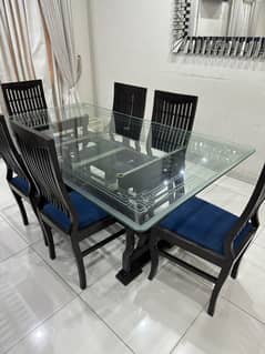 Nice condition 6 chair dinning table for immediate sale