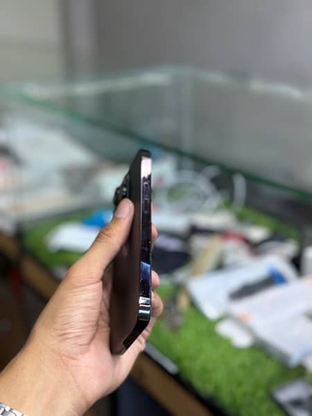 iPhone 14 Pro jv 128gb 1