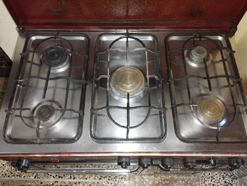 Cooking range with 5 burners and 2 hot case and box  for equipments 6