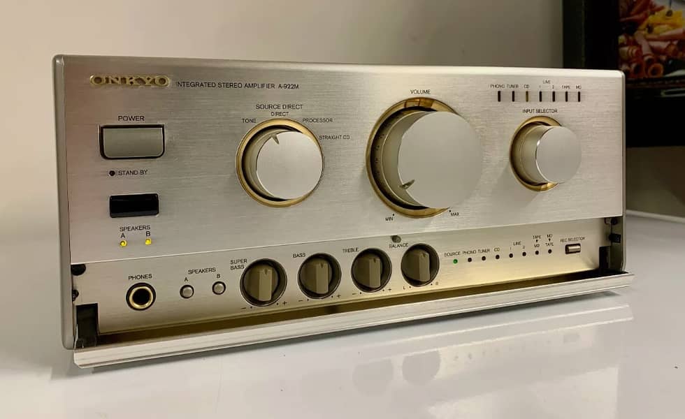 Onkyo m 922 Amplifier. . 1