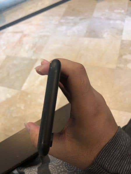 Iphone XR(JV) 128 gb Black with sim time 3