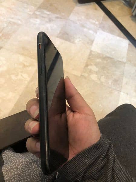 Iphone XR(JV) 128 gb Black with sim time 5