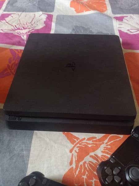 perfect condition PS4 SLIM 1 TB 1