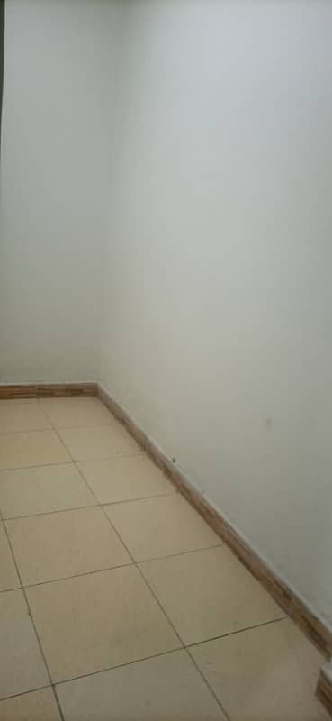 FLAT FOR RENT 4 MARLA BACHLOURS AND OFFICE 12