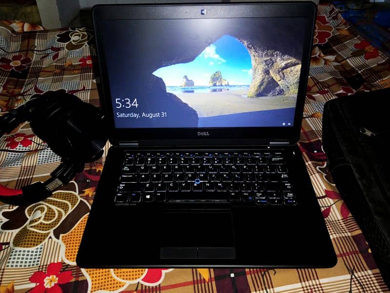 DELL LAPTOP E7450 8GB RAM/512ROM / 2GB /GRAPHIC CARD NIVIDIA 1