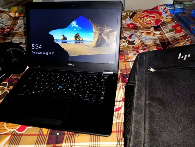 DELL LAPTOP E7450 8GB RAM/512ROM / 2GB /GRAPHIC CARD NIVIDIA 3