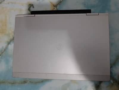 HP Elitebook 2560p. 2nd gen i5 2520m, 4GB and 320GB