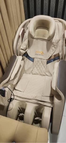 u Supreme massage chair in good conditions 4