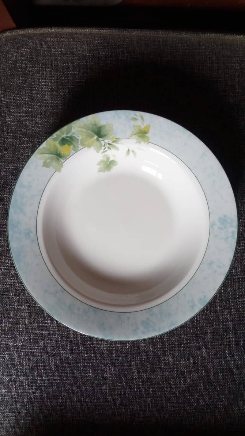 Brand New Royal Doulton Dinner Set 35 pieces for Sale 3