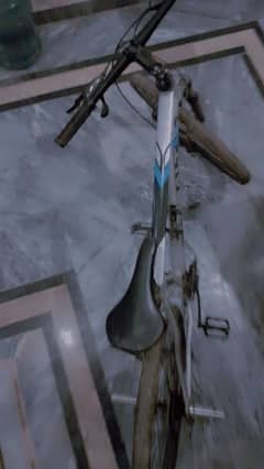 10/10 condition bicycle 0