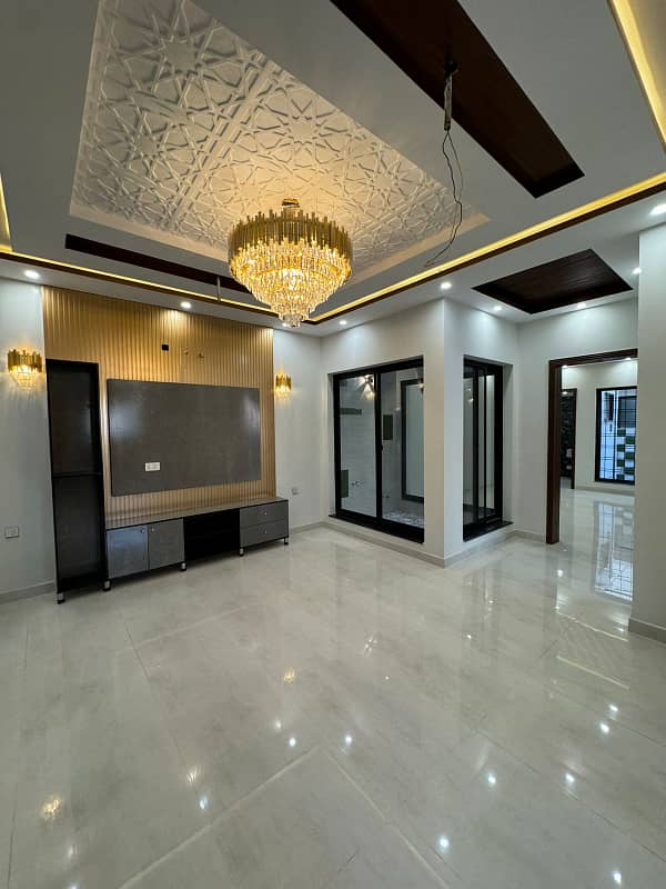 7 Marla corner House for rent A. A Block sectorF in bahria Town Lahore 1