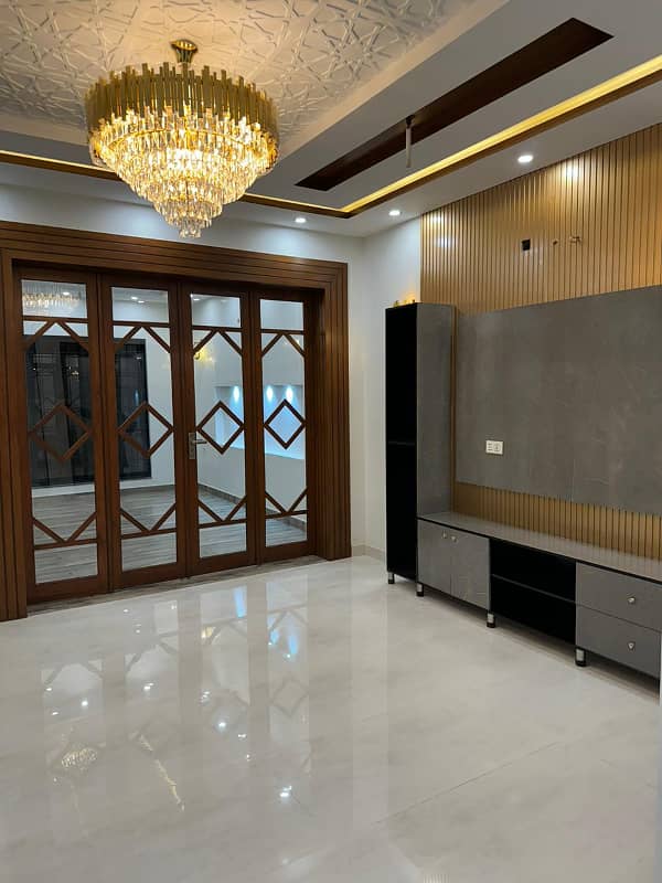 7 Marla corner House for rent A. A Block sectorF in bahria Town Lahore 12