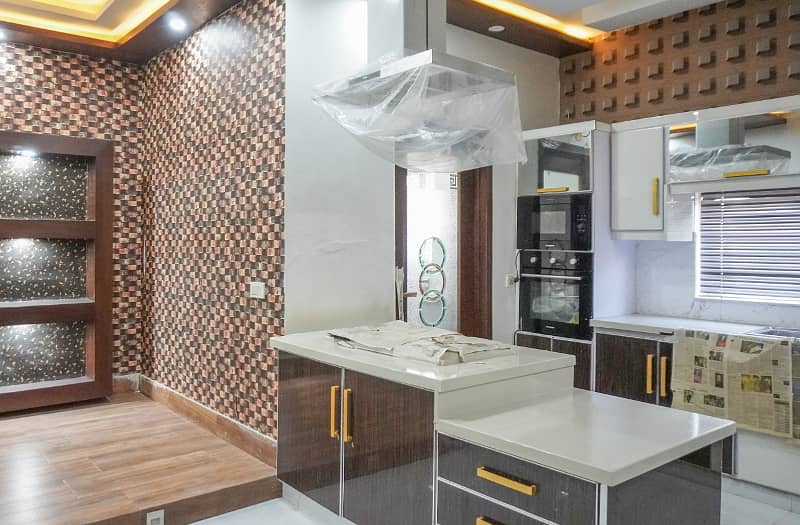 1 Kanal Designer House Ultra Modern Super Hot Location Solid Construction Near Park Market 18