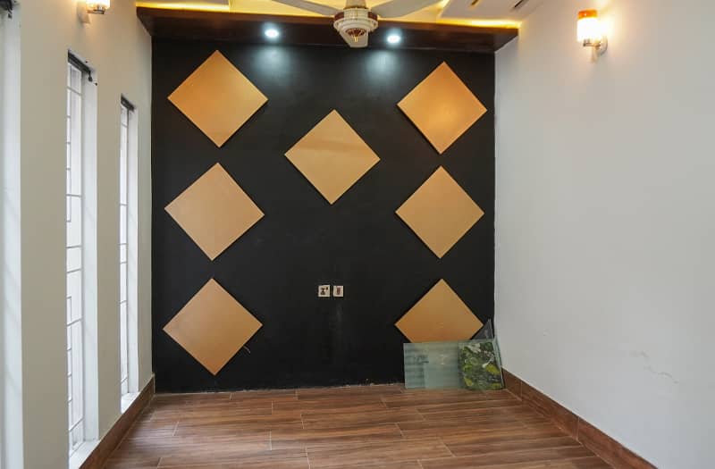 1 Kanal Designer House Ultra Modern Super Hot Location Solid Construction Near Park Market 21