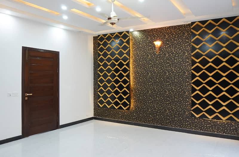 1 Kanal Designer House Ultra Modern Super Hot Location Solid Construction Near Park Market 22