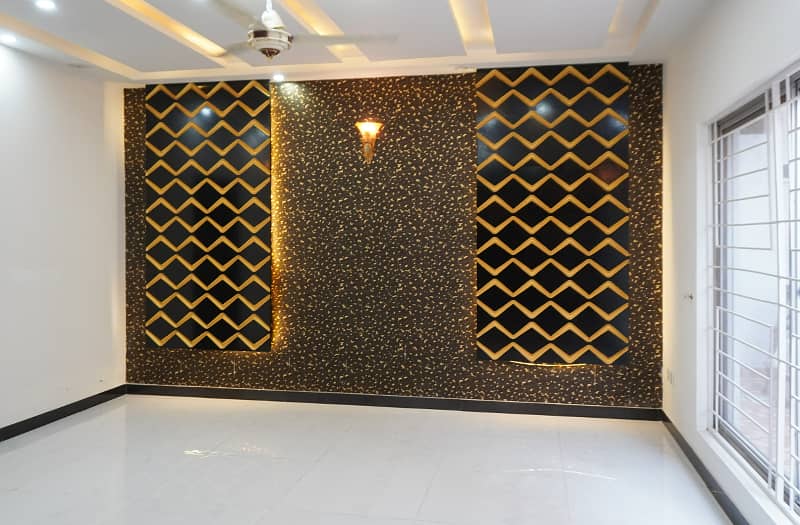 1 Kanal Designer House Ultra Modern Super Hot Location Solid Construction Near Park Market 23