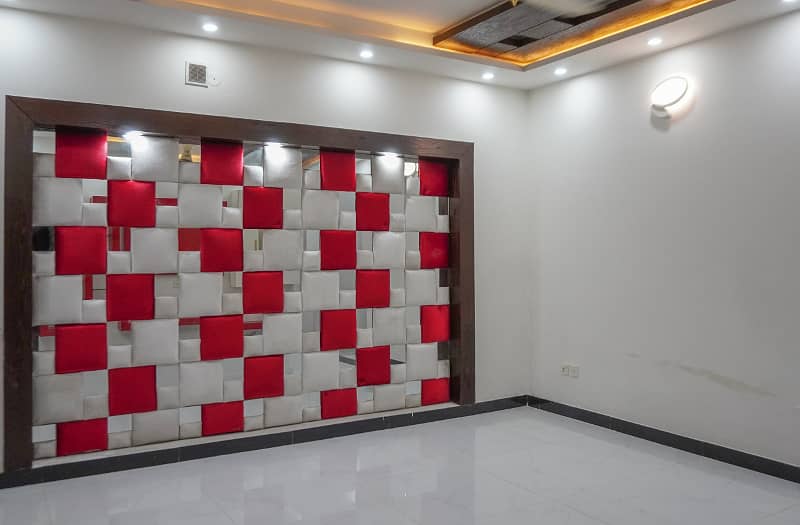 1 Kanal Designer House Ultra Modern Super Hot Location Solid Construction Near Park Market 27