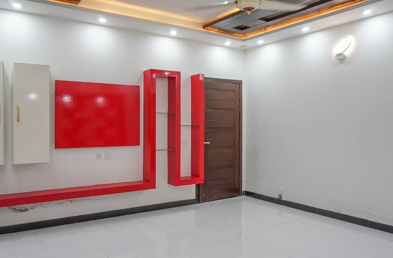 1 Kanal Designer House Ultra Modern Super Hot Location Solid Construction Near Park Market 28