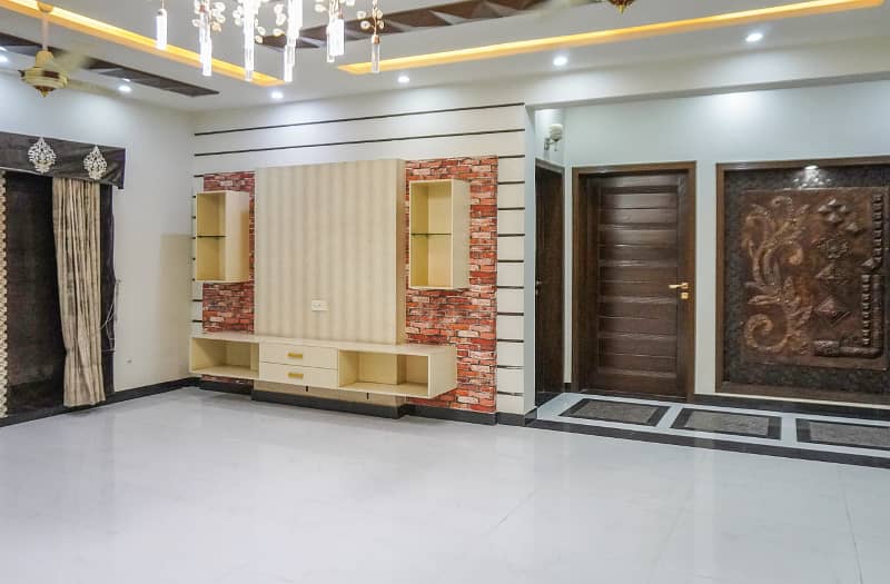 1 Kanal Designer House Ultra Modern Super Hot Location Solid Construction Near Park Market 37