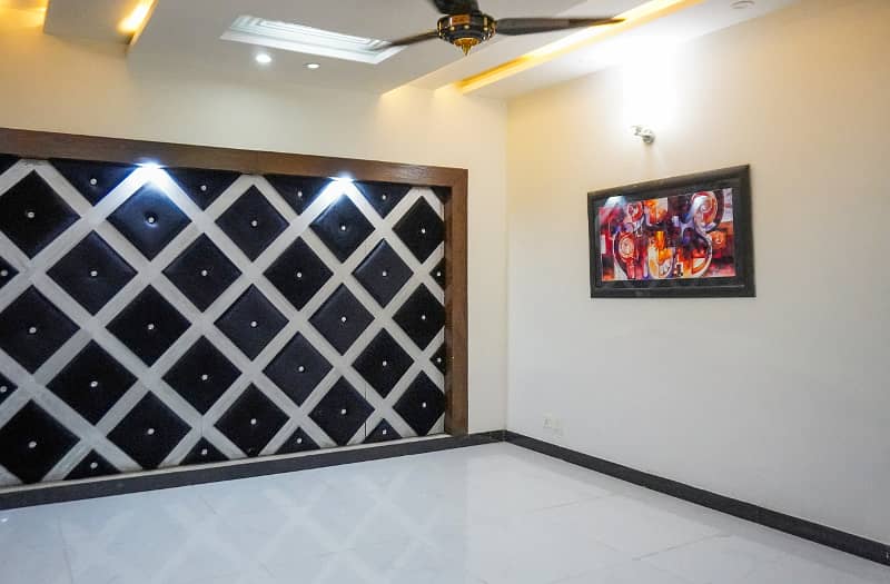 1 Kanal Designer House Ultra Modern Super Hot Location Solid Construction Near Park Market 39