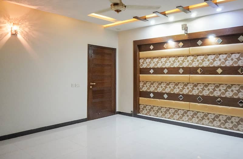 1 Kanal Designer House Ultra Modern Super Hot Location Solid Construction Near Park Market 44