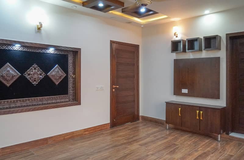 1 Kanal Designer House Ultra Modern Super Hot Location Solid Construction Near Park Market 45