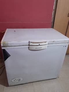 Waves Freezer WDF-310 beige new 2 years used