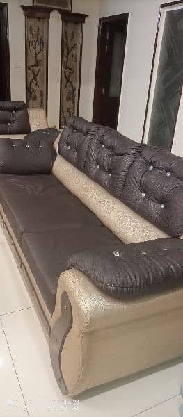 Sofa Set Good Soft Foam Condition with Table 1