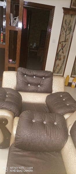 Sofa Set Good Soft Foam Condition with Table 2