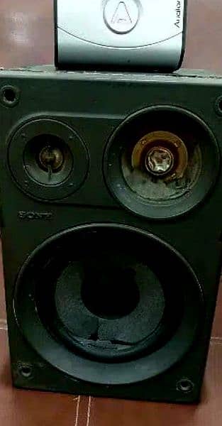 Original Japanes Audionic speaker set and woofer  with also remote. . 6