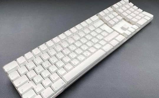 Apple wire keyboard 3