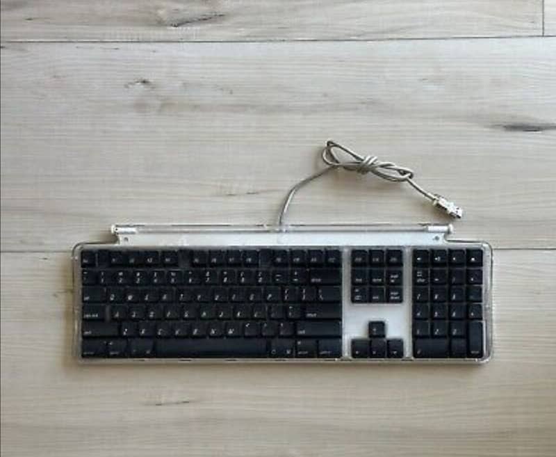 Apple wire keyboard 4