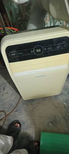 skywood portable ac. 1 Ton