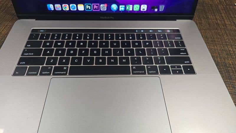 Apple Mac Book Pro 15 inches 4gb graphic card 16gb 1tb hard drive 3