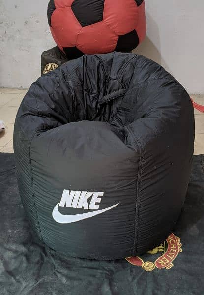 LOGO BEAN BAGS 4