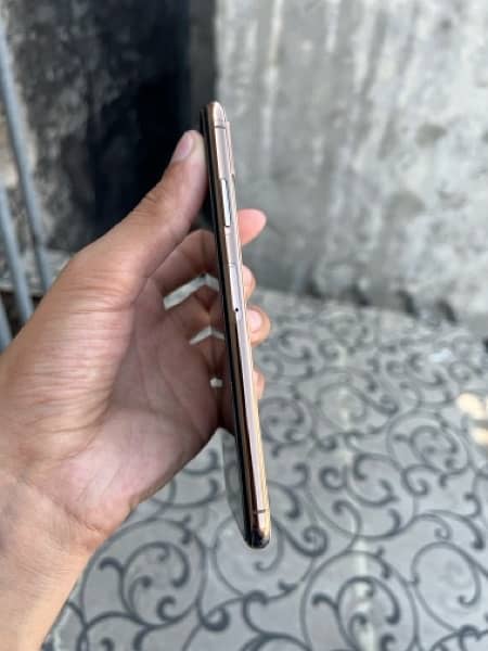 iPhone XS Max (03115380343) 4