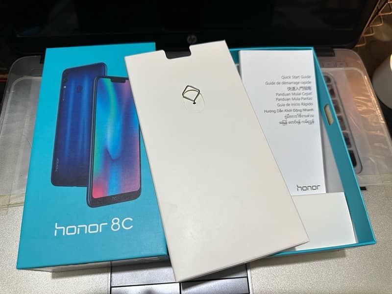 Honor 8C - 9/10 mint condition with box and all accessories 9