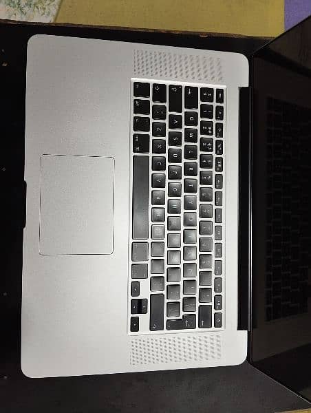 MacBook pro 2015 silver 1