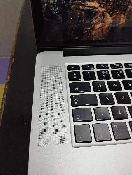 MacBook pro 2015 silver 3