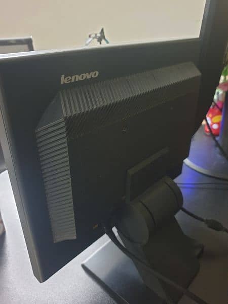 Lenovo 17 inch Lcd 2