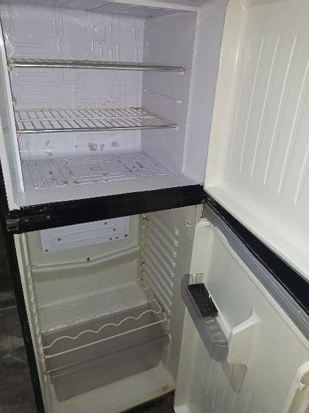 (Orient fridge) urgent sale need hai paso ki 2