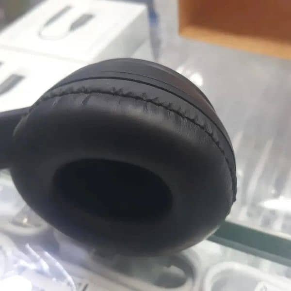 P 47 Wireless Headphone 1