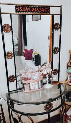 Iron dressing table