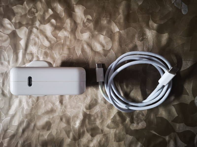 Apple mac book pro A1718 power adapter 2