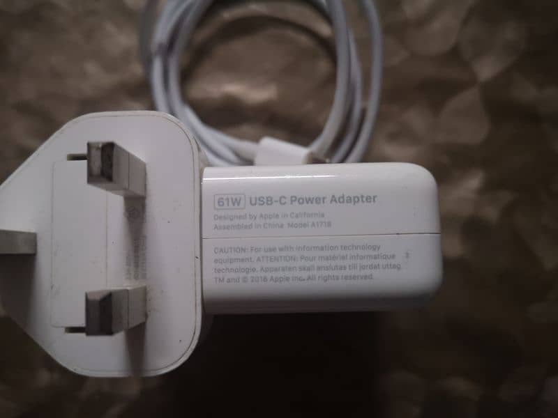 Apple mac book pro A1718 power adapter 3