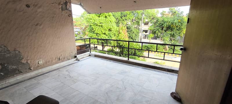 G3 block 180 ft road Johar town 1 kanal old house for sale 2