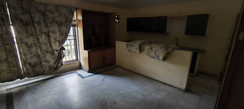 G3 block 180 ft road Johar town 1 kanal old house for sale 9