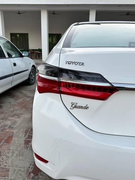 Toyota Altis Grande 2019 4