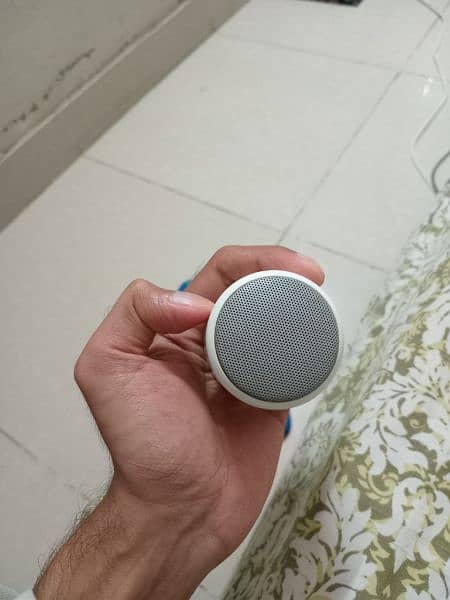 original bluetooth speaker with not original cable 3